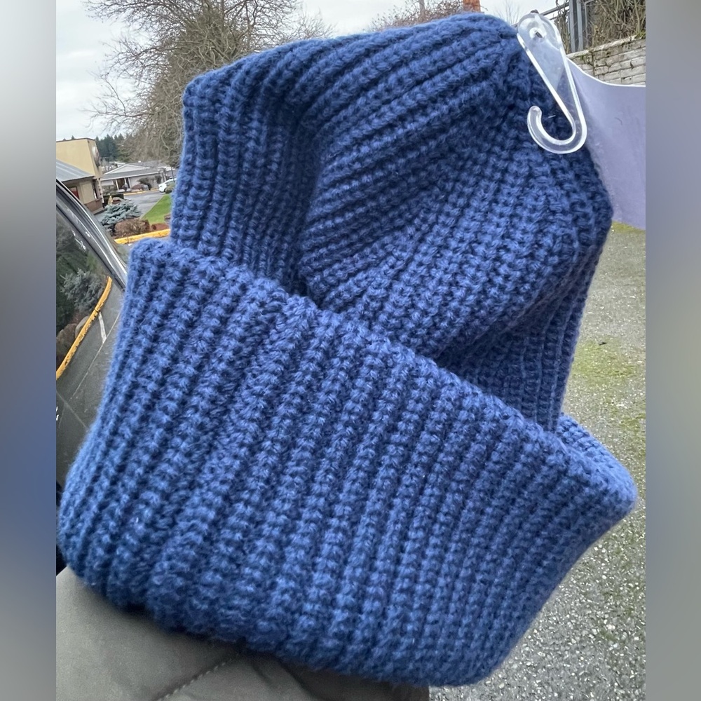 Coach True Blue Ribbed Beanie. - Picture 9 of 12